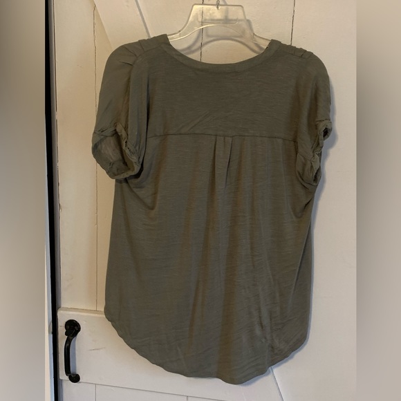 Green asymmetrical button down blouse - Picture 4 of 5